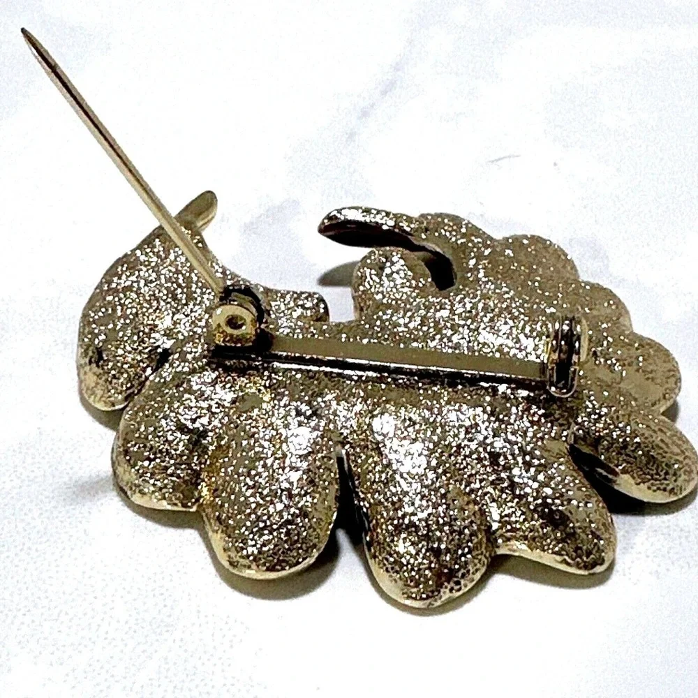 Leaf Brooch Pin‎ Purple Enamel Gold Tone Floral Vintage Style Jewelry